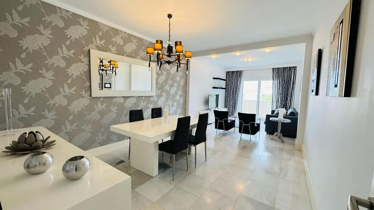 Room City Estepona Mirador شقة